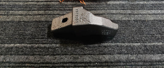 (QTY 2) BOBCAT 7141014 SHANK, LEFT-HAND WELD-ON, GST5201 2221
