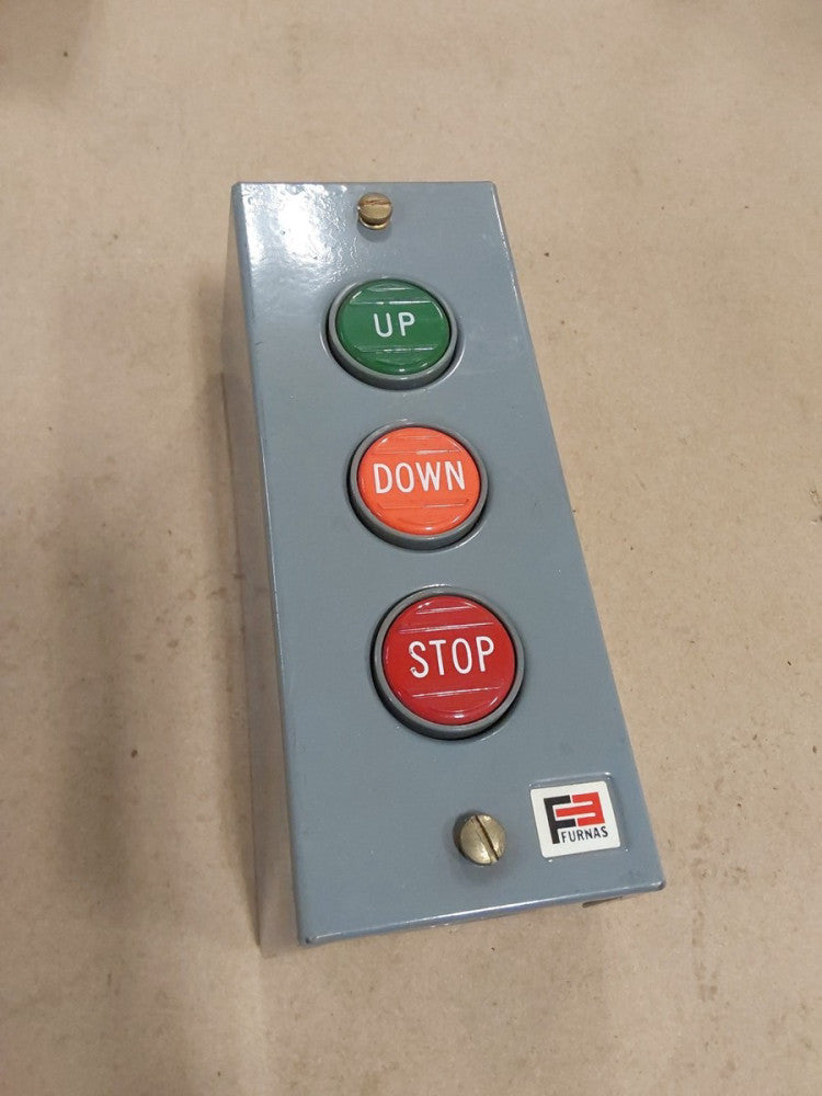 Furnas SIEMENS 50MA3NPE NEMA B600 Std. Duty Control Station w/3 Push Buttons