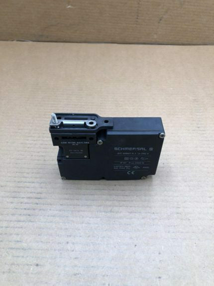 SCHMERSAL AZM 161SK-24rk-024 Solenoid Interlock 124V AC/DC
