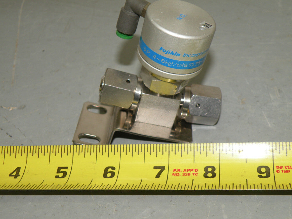 Fujikin Valve / Actuator NO L No D0TM0D C No 02373D