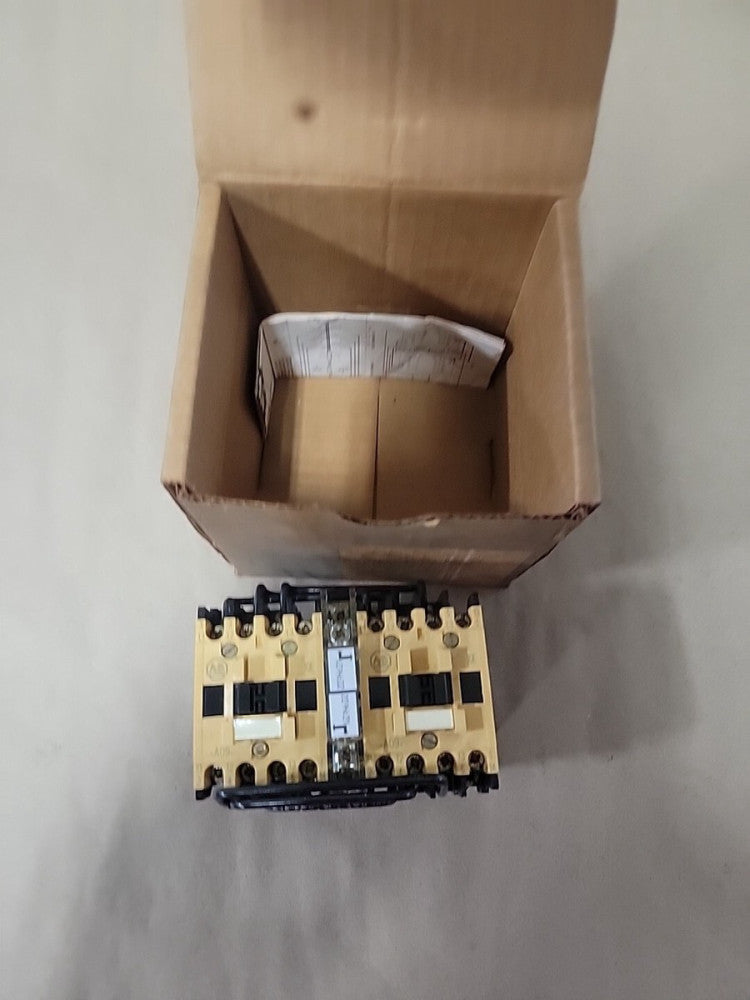 Allen Bradley 104-A09ND3 Ser. B Reversing Contactor
