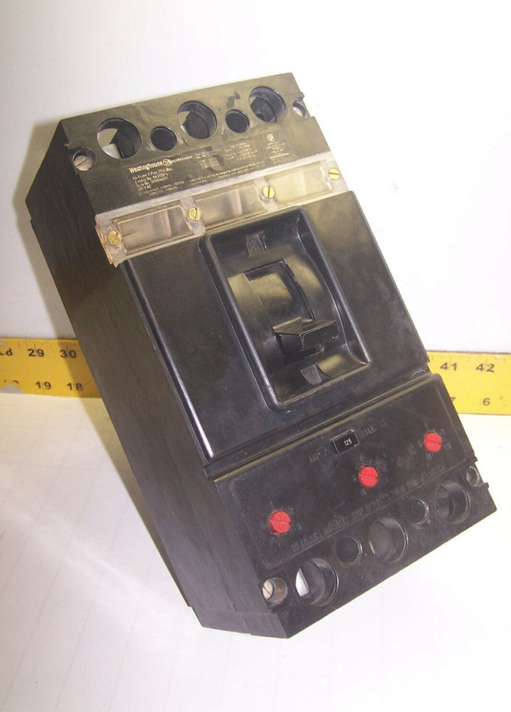 WESTINGHOUSE 225 AMP CIRCUIT BREAKER W/ 125 AMP TRIP 600 VAC 3 POLE  KA3225FS