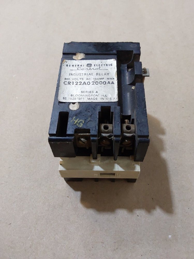 General Electric Ge CR122A02000AA Control Relay 300v-ac NOS