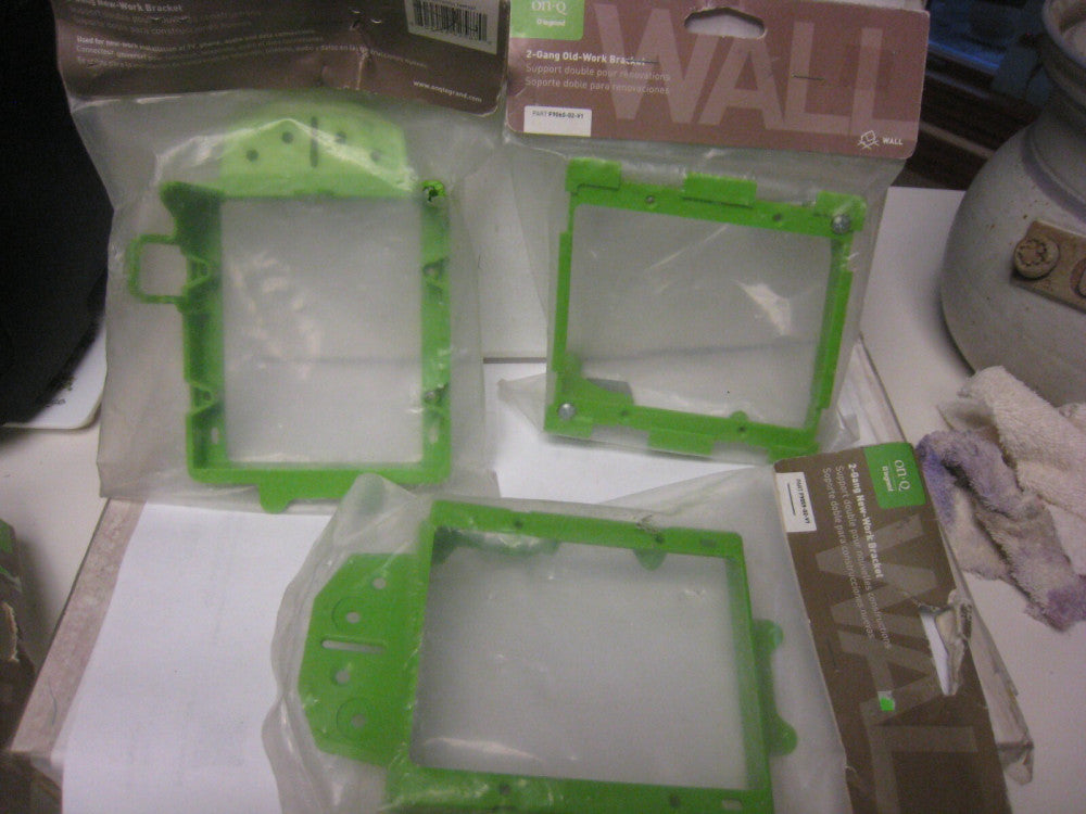 3 yes 3 NEW  2 Gang Low Voltage Mud Ring Bracket New Work - F9060-02-V1