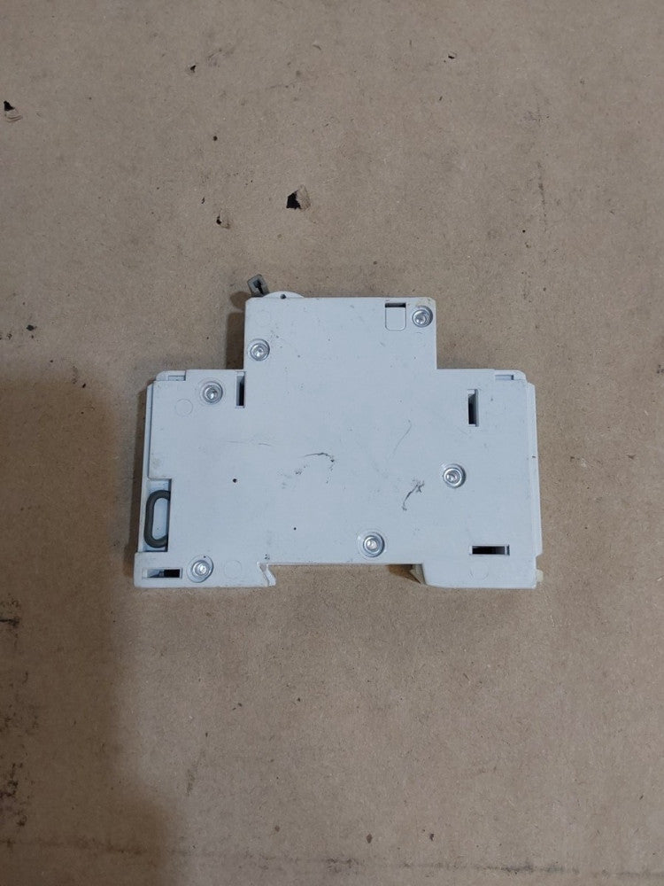Allen Bradley CAT 1492-CB1 SER B G 100 10 Amp Single Pole Circuit Breaker