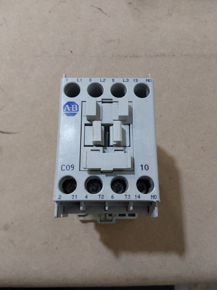 ALLEN-BRADLEY 100-C09*10 CONTACTOR 110/120