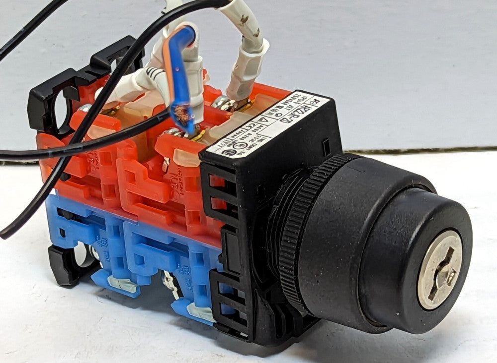 Fuji 2 Position Key Switch AR22JR-20 MISSING KEY WORKING PULL. [OF18]