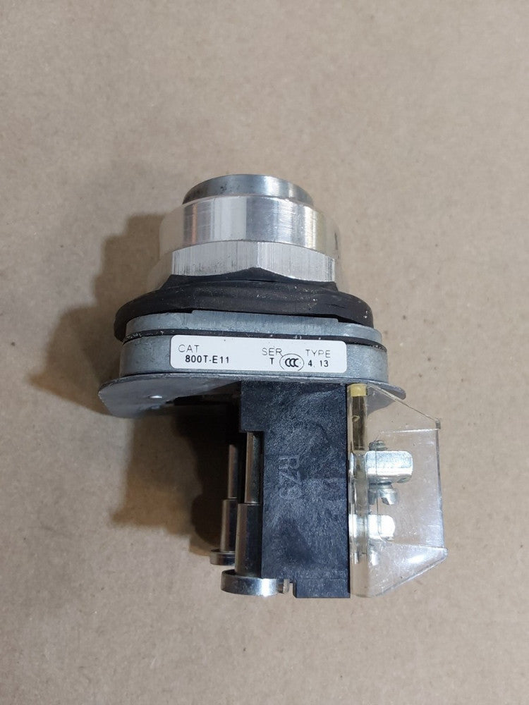 ALLEN BRADLEY 800T-E11 / 800TE11 With 800T-XA Series D (NO KEYS)