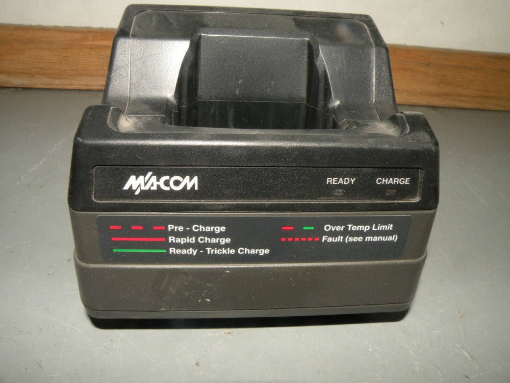 Lot of 4 M/A-Com Universal Desk Battery Charger Bml 161 78/20 R5A