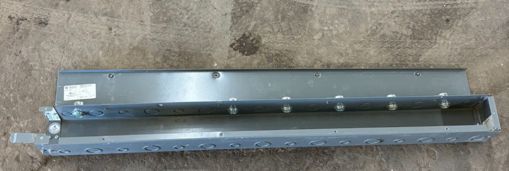 SQUARE D WIRE WAY SQUARE-DUCT LDB44K0 4"X4" 4FT LONG WITH KNOCKOUTS N1