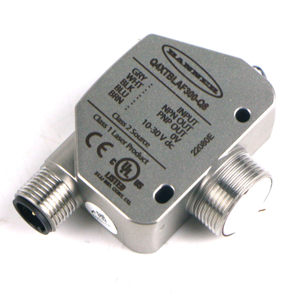 New In Box BANNER Q4XTBLAF300-Q8 Photoelectric Sensor