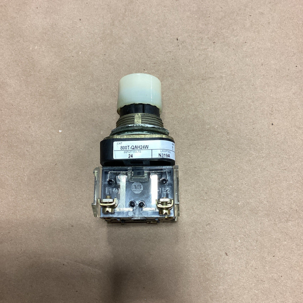 ALLEN BRADLEY WHITE PUSH BUTTON 800T-QAH24W SER T 24VAC/DC.