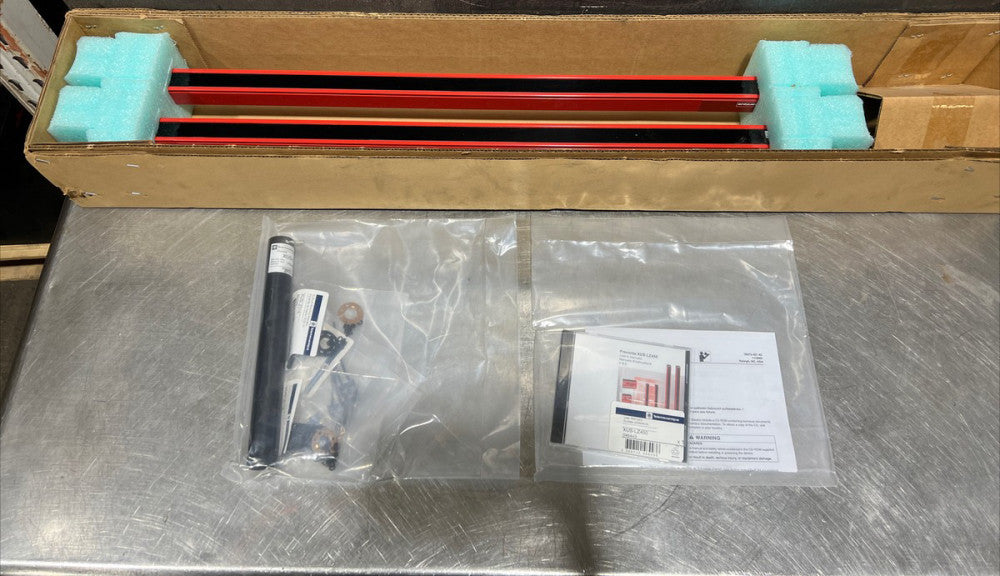 NOS Surplus TELEMECANIQUE safety light curtain set type 2 - XUSLNG5C0750