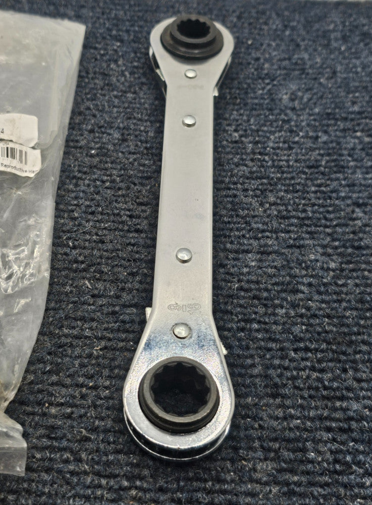Klein Tools KT223X4: 3/4 & 5/8  Lineman's 4 in 1 Ratcheting Wrench