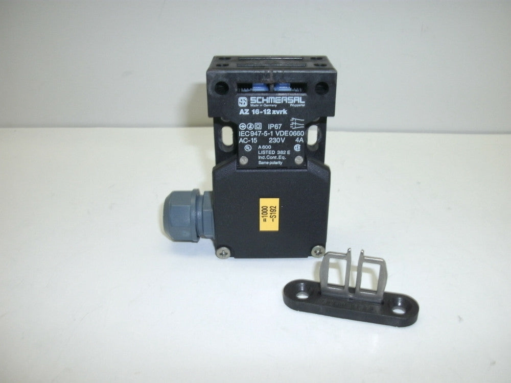 SCHMERSAL AZ 16-12ZVRK KEYED INTEROCK SAFETY SWITCH 230V 4A LEFT SIDE CONNECTION