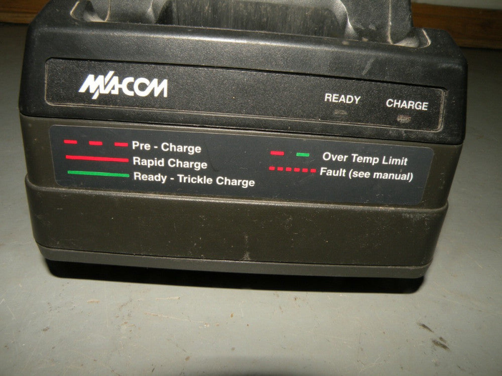 M/A-Com Universal Desk Battery Charger Bml 161 78/20 R7A