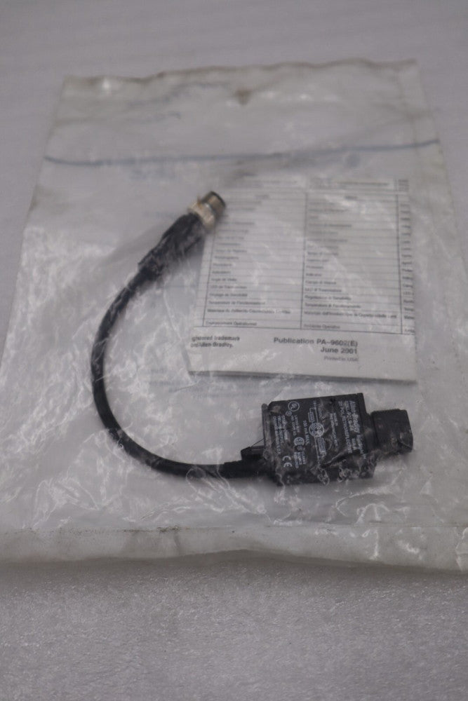 NEW ALLEN BRADLEY 42KL-P2LB-F4 RETROREFLECTIVE SENSOR STOCK H150A