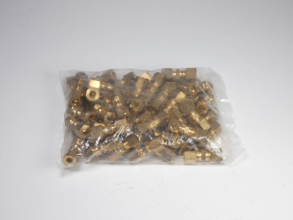*Lot of 50* Parker 62C-4 Union Brass Compression Fitting 1/4" Tube - NEW Surp...