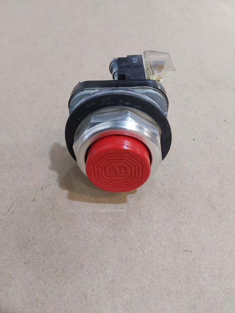 ALLEN-BRADLEY - 800T-B SER. T TYPE 4, 13 - RED PUSH BUTTON W/ 800T-XA SER. D
