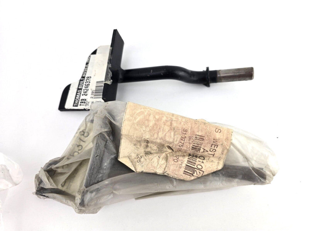NOS Freightliner BRACKET PIVOT AIR OPER TBB24246378