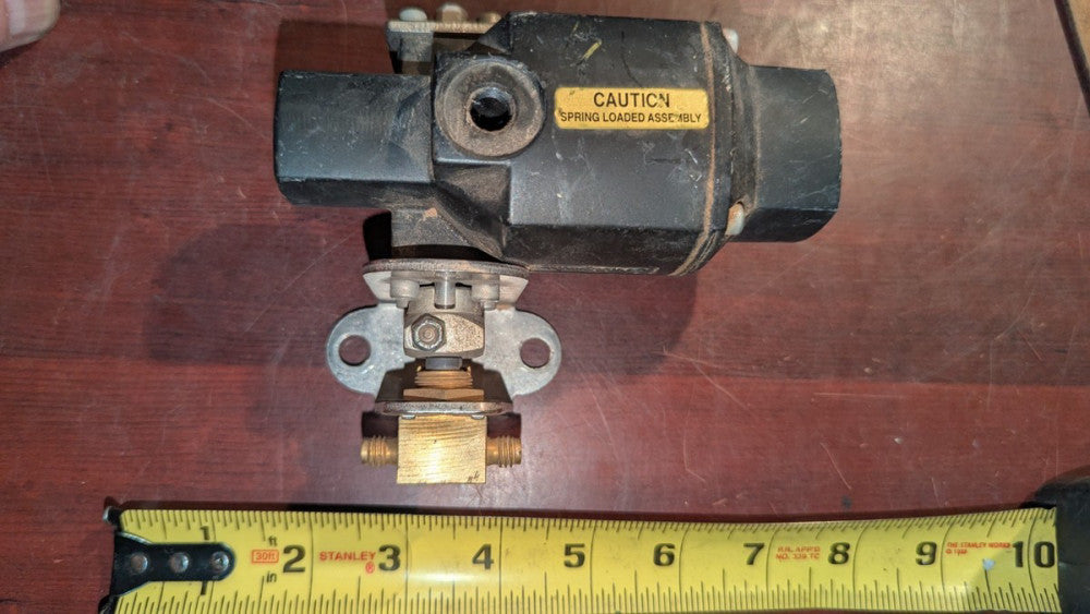 Whitey Swagelok Pneumatic Spring Return Actuator Ball Valve 1/4"NPT 131 SR USED