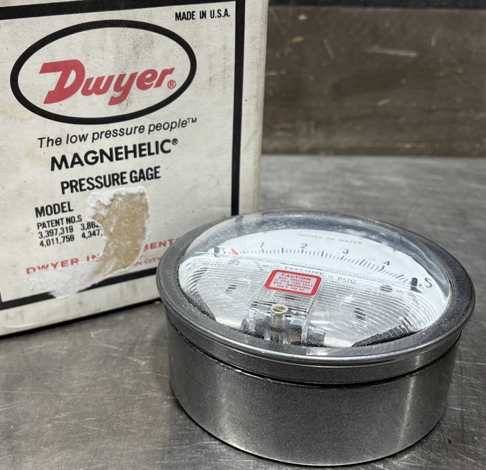 Dwyer 2005 Magnehelic Differential Pressure Gauge, Type, 0 to 5" WC, 4" Nos