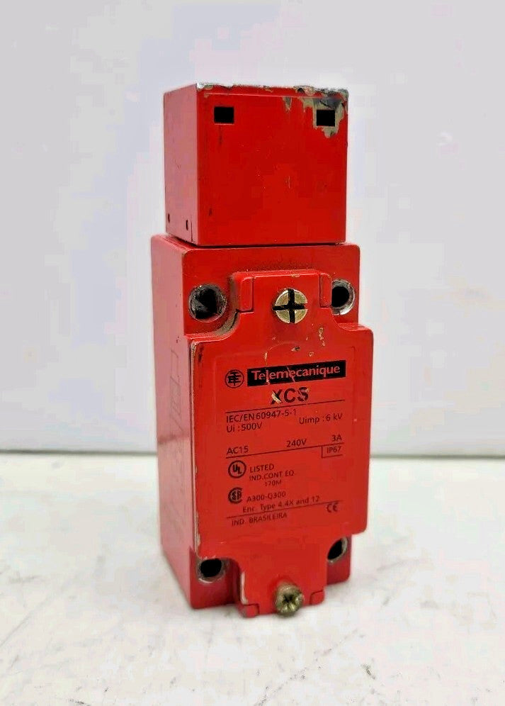 Telemecanique XCS-A703 Safety Limit Switch Interlock Used See Pictures