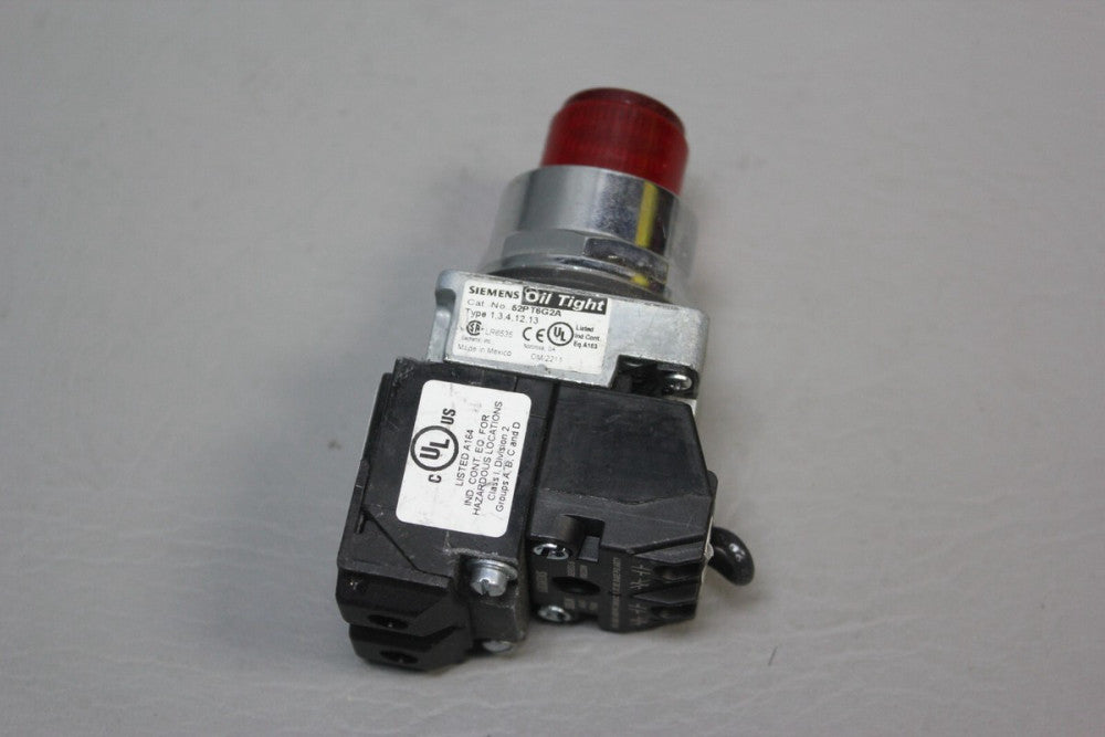 NEW SIEMENS ILLUMINATED PUSH BUTTON SWITCH RED 30MM OIL TIGHT 52PT6G2A