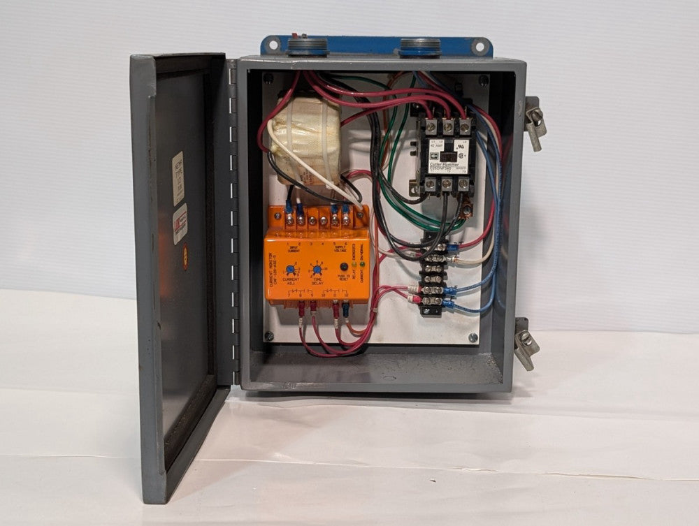 Lee NEMA Type 12 Enclosure Box & Cutler-Hammer C25DNF340 Series C1 40 Amp Relay