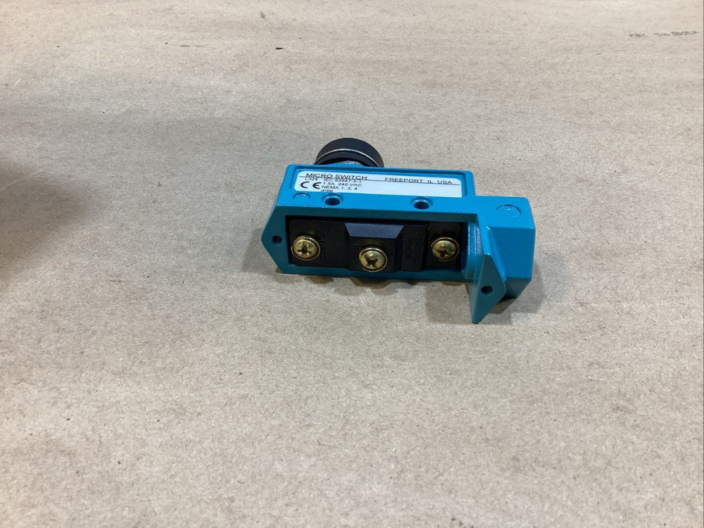  New Honeywell Micro Switch Limit Switch BZE6-2RN FAST SHIP