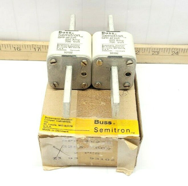 2) New Bussmann Semitron 225 Amp Square Body Fuses 700 VAC  SPP-4F225  LOT OF 2