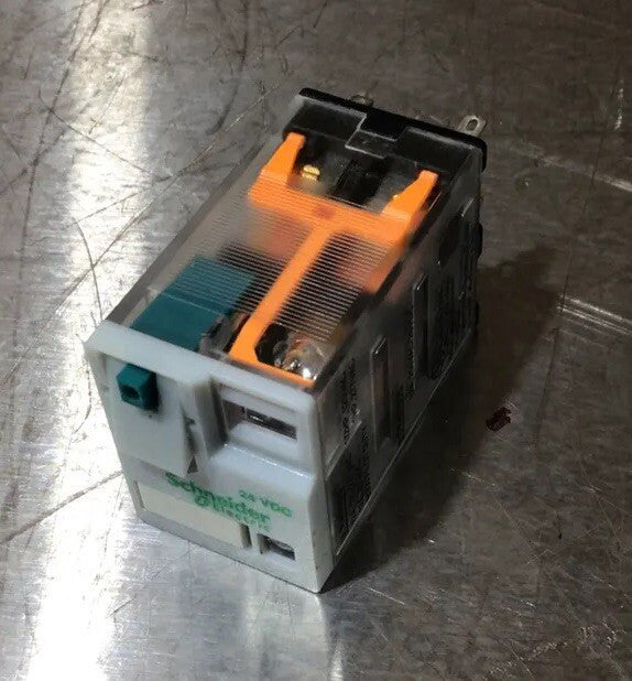 SCHNEIDER / MAGNECRAFT 792XBXM4L-24D Plug In Relay (24VDC Coil) NOS SURPLUS
