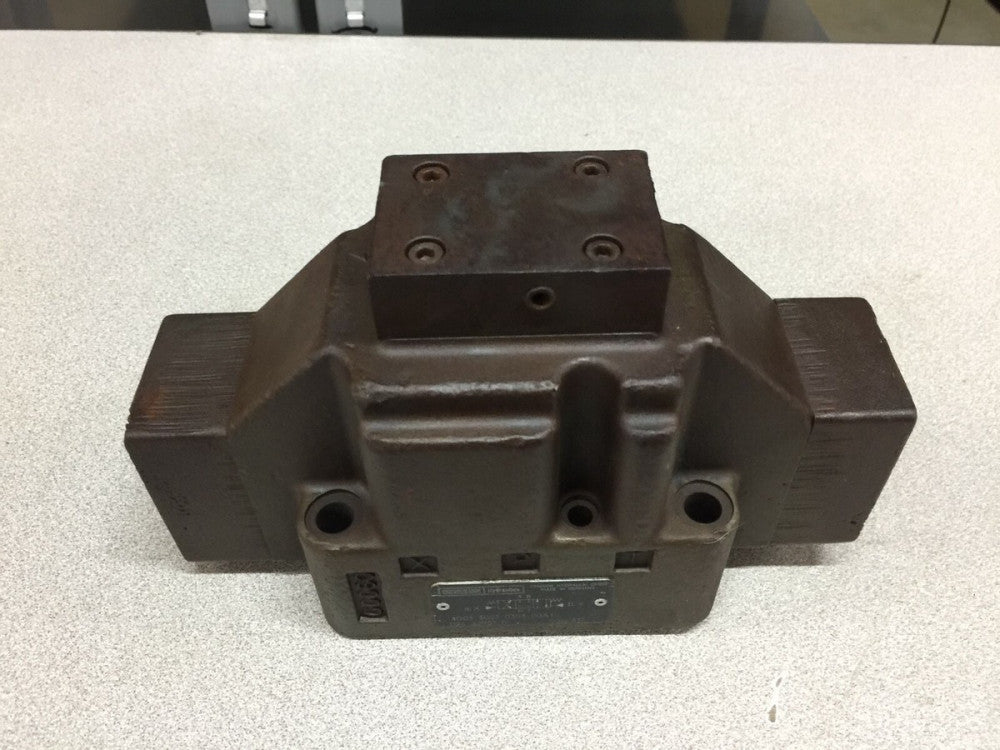 NEW NO BOX DINISON HYDRAULIC VALVE 4D03 3003 0303 00A1