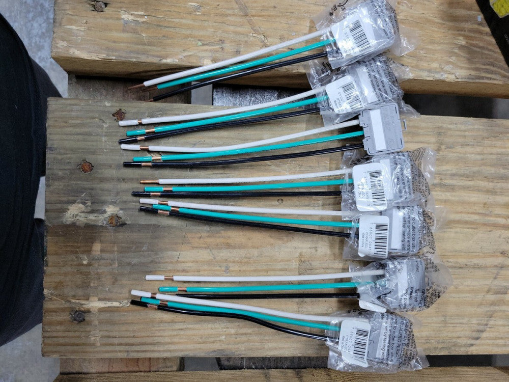 LOT OF 7 PASS & SEYMOUR PTRA6-SOL PLUG-TAIL RIGHT ANGLE CONNECTOR 6-INCH GRAY