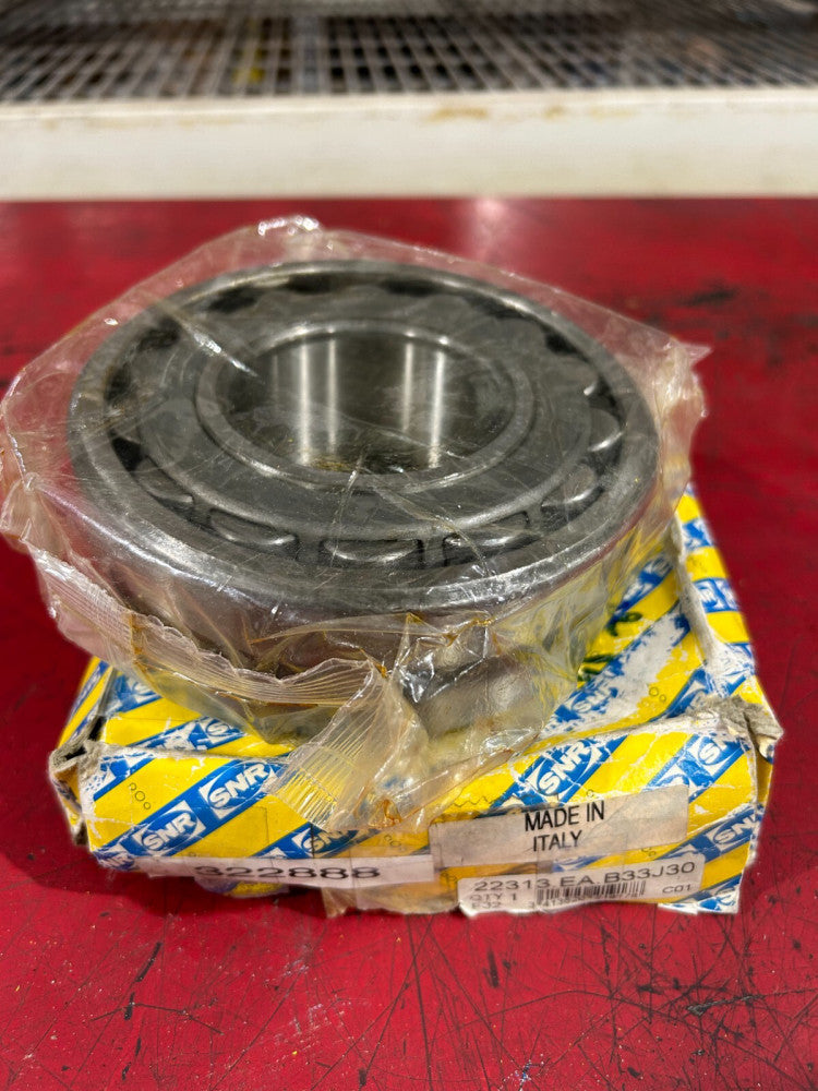 NEW IN BOX SNR ROLLER BEARING 22313 EA B33J30