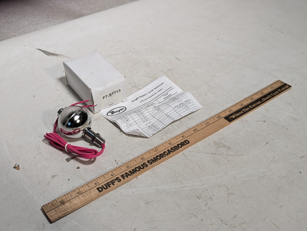 NEW Dwyer F7-ST713 Stainless Steel Level Switch, Vertical, 750 PSI, 316 SS, 80MA