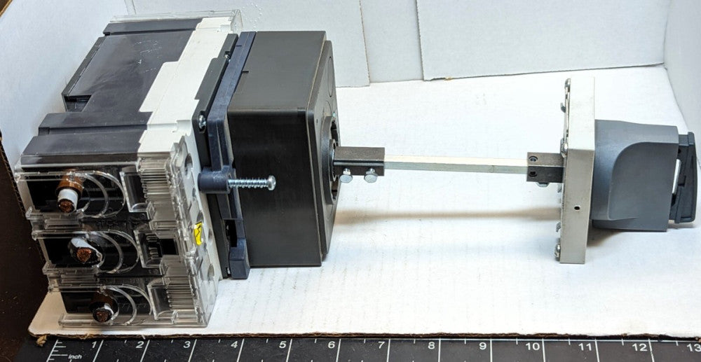 600V, 40A Siemens 55kA 3 Pole Circuit Breaker with Panel Mount Kit [B8B1]