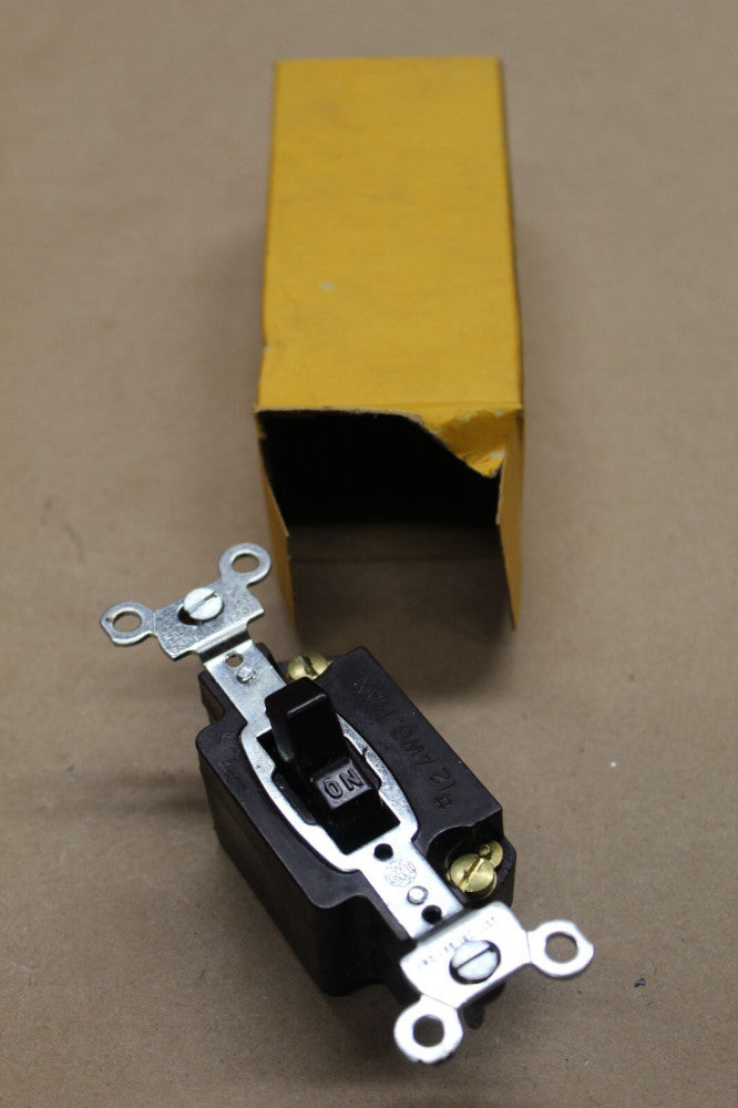 NOS Hubbell 9601 Flush Toggle Switch Momentary Contact Normally Closed 125/250V