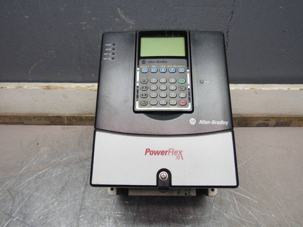 ALLEN BRADLEY POWERFLEX-70 20AB4P2A0AYNANCO 1HP 240V AC DRIVE NICE USED TAKEOUT