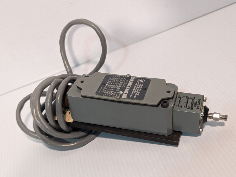 Allen Bradley 802T-WST Oiltight Limit Switch, Series 1, 120-600VAC - Free Ship