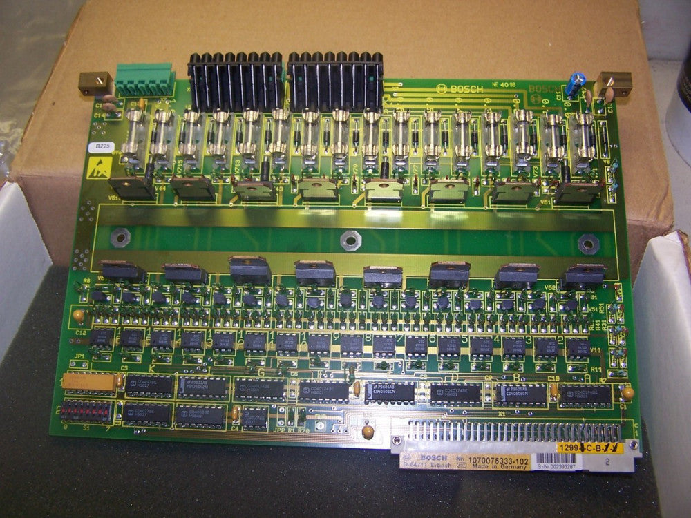 NEW BOSCH CIRCUIT BOARD D-64711 1070075333-102