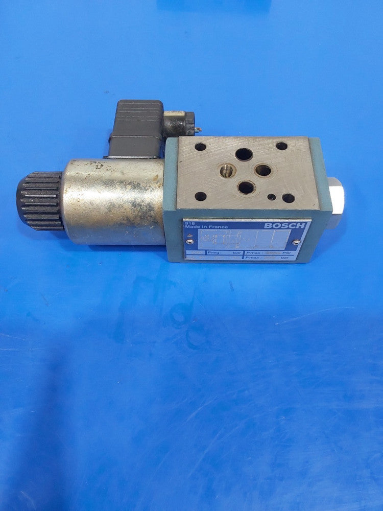 BOSCH 0-811-004-104 Directional Valve, 3500 PSI, Used
