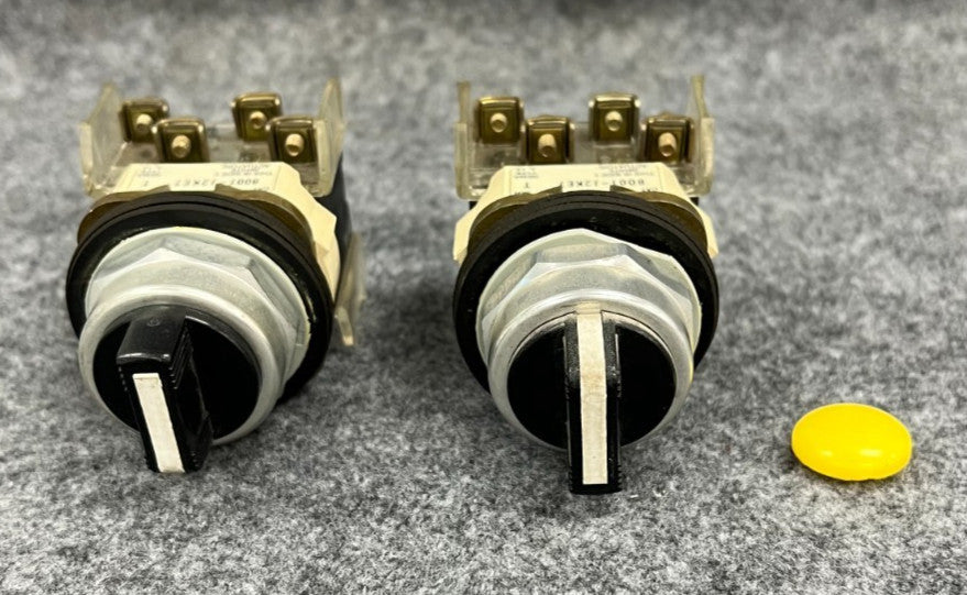 ALLEN BRADLEY 800T-J2E7 SELECTOR SWITCH 3 POSITION 33MM KE7 CAM LOT OF 2