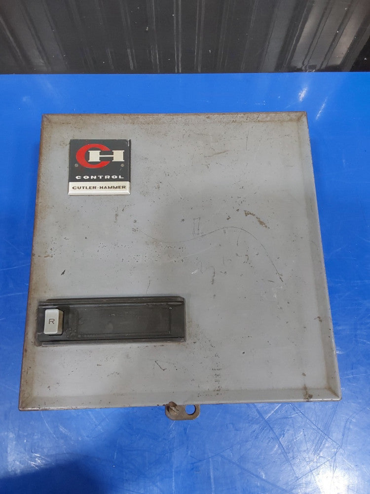 Cutler Hammer Cat# C320KA1,A2,A3 Nema sz 00 Motor Starter 3 POLE MAGNETIC REVERS
