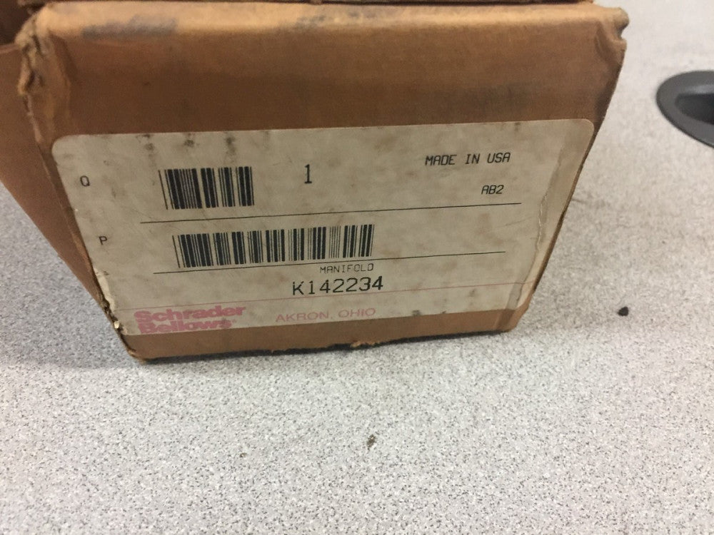 NEW IN BOX SCHRADER BELLOWS MANIFOLD K142234