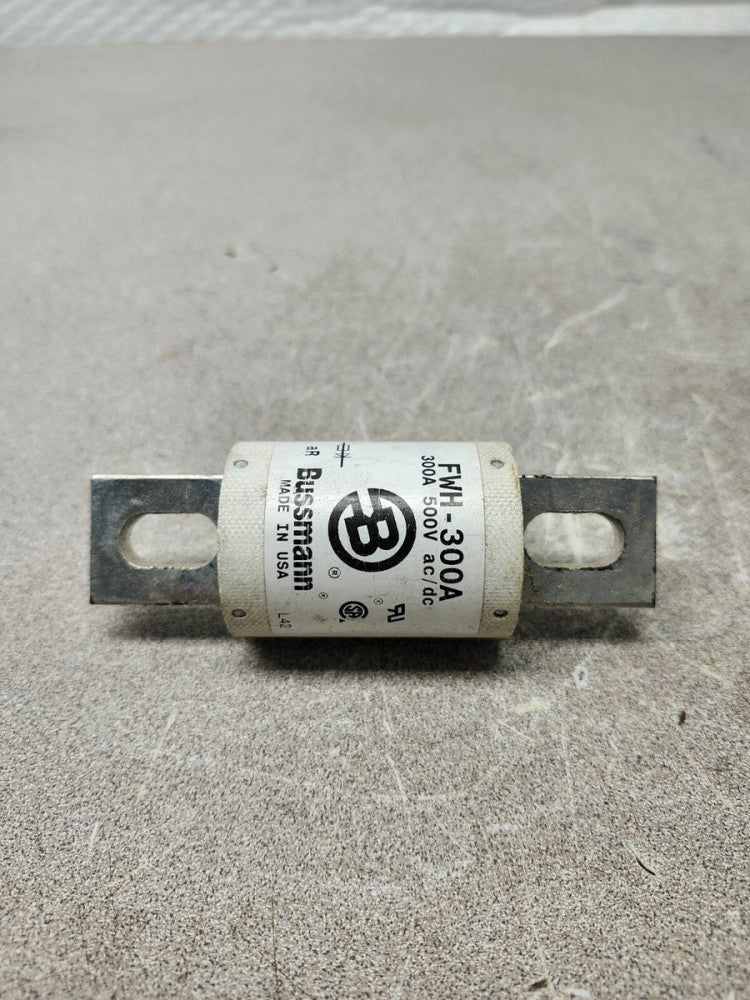 USED BUSSMANN Semiconductor Fuse 300A 500V FWH-300A