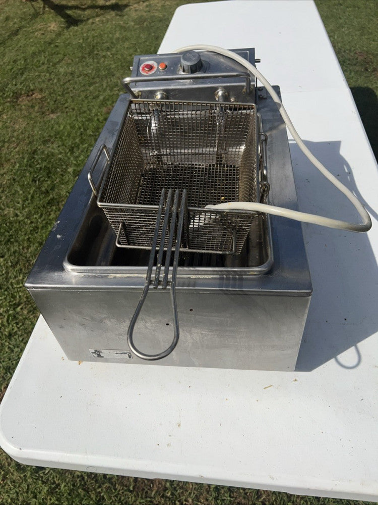 Wells F-49CY Countertop 15lb Low Wattage Single Basket Electric Fryer