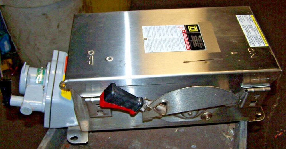 Square D 30 Amp SS Fusible Safety Switch 600 VAC W/ Receptacle 3R 4X  H361DSWA