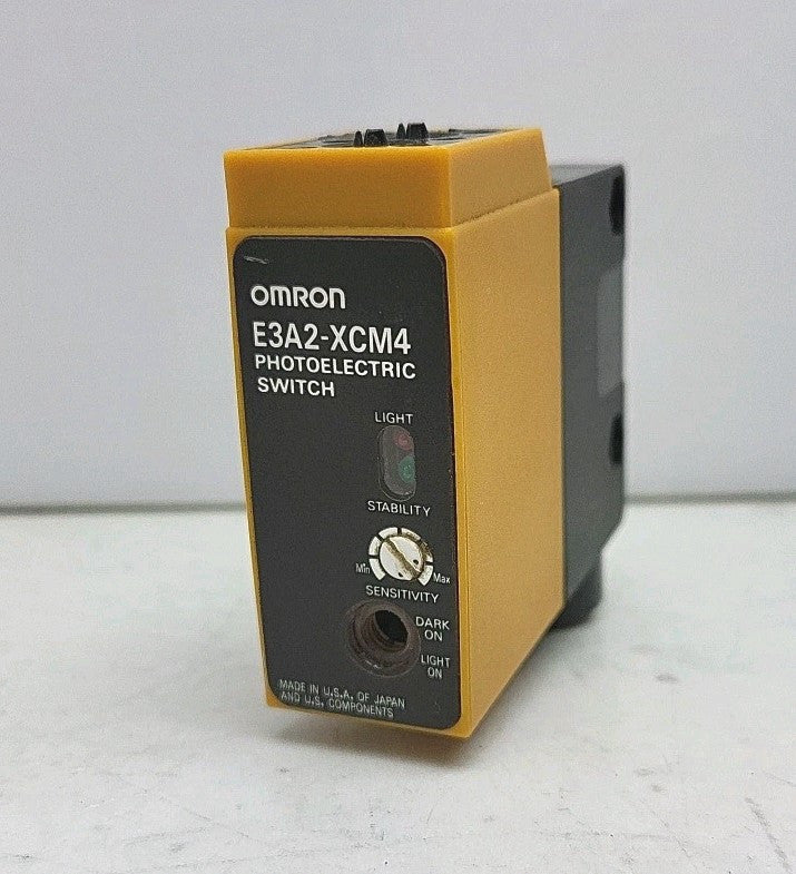 Omron E3A2-XCM4 Photoelectric Switch Sensor Fiber Optic 24-240VAC+VDC See Pictur
