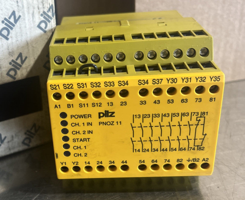 PILZ 774083 PNOZ 11 24VAC 24VDC 7N/O 1N/C Safety System Relay System Nos Surplus